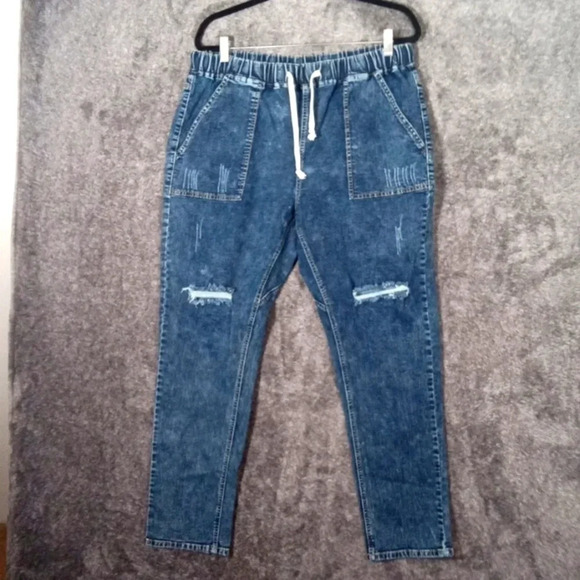 Pull on women's denium distressed pants size extra large - Picture 2 of 5